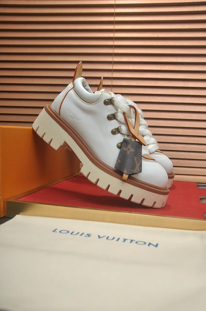 Men's shoes 💰660💶 LV Louis Vuitton 2025 autumn and winter new couple's new style, the original version is developed one to one, retro fashion, handsome and cool mountaineering derby shoes are out of stock 👍 💎 Material: imported first-layer cowhide 💎 Lining: imported lambskin 💎 Outsole: original molded TR non-slip sole 💎 Bottom height: 3.5cm 💎 Shoe size: 35-45 for both men and women